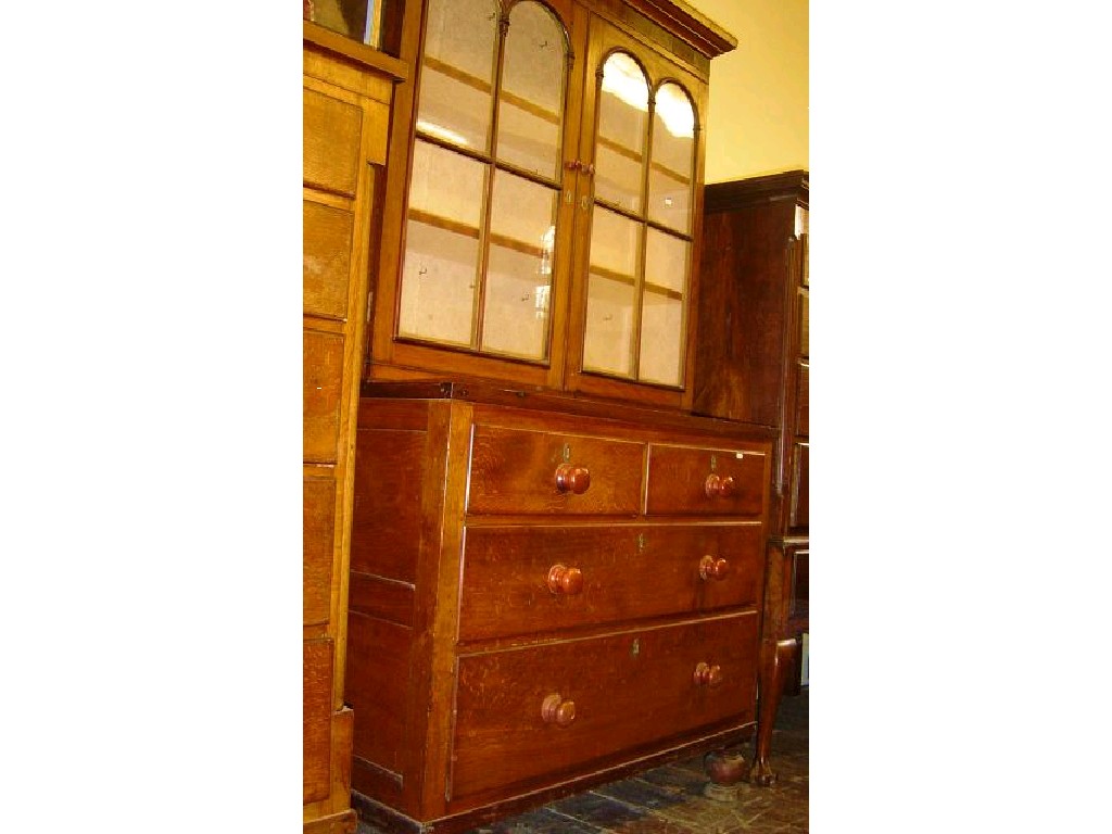 Appraisal: A Victorian oak -tier cabinet the upper section enclosed by