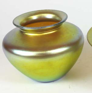 Appraisal: STEUBEN AURENE ART GLASS BOWL The bulbous-jar form having gold