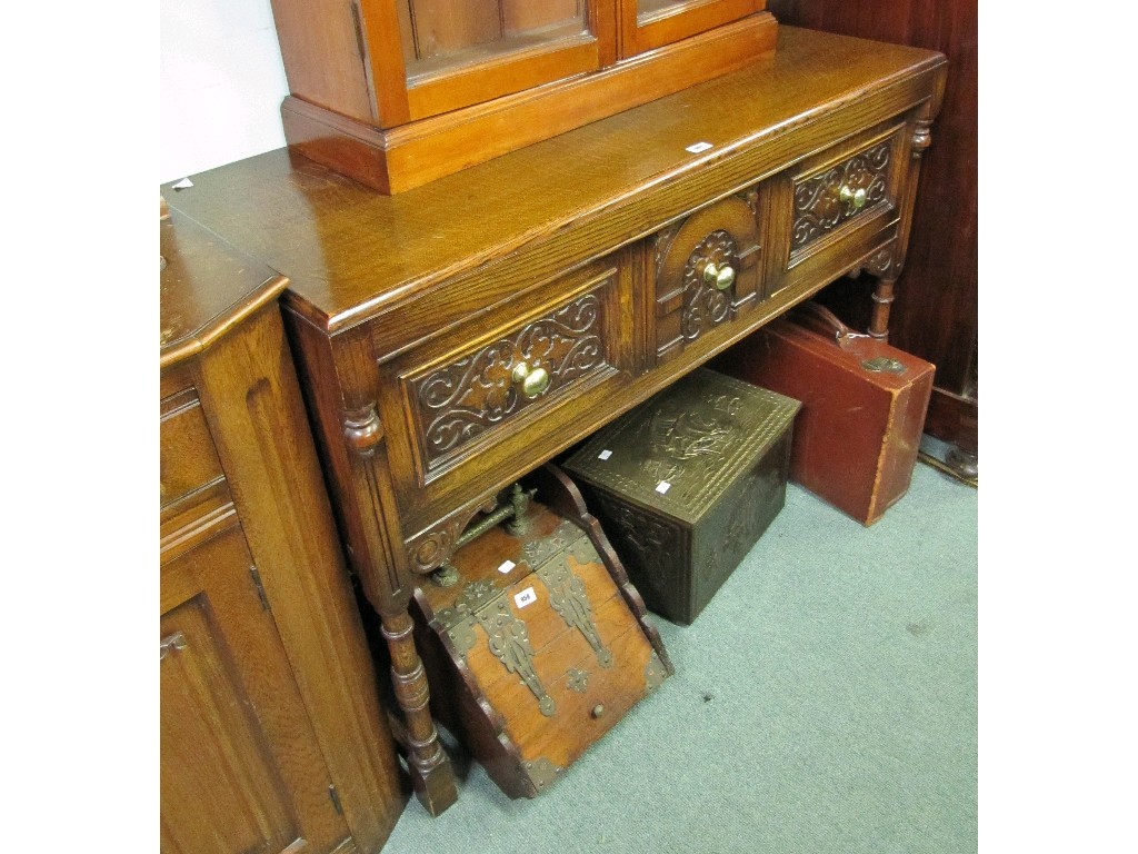 Appraisal: Carved oak dresser