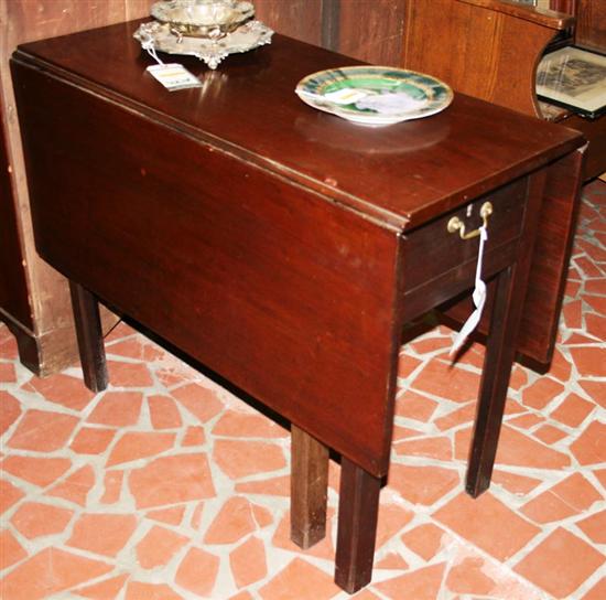 Appraisal: English mahogany drop-leaf table th century rectangular top with twin