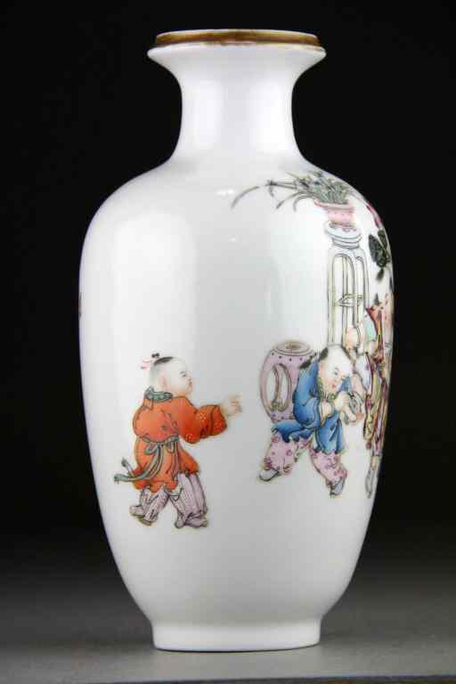 Appraisal: A Fine Chinese Qing Famille Rose Porcelain VaseFinely enameled to