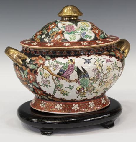 Appraisal: Chinese famille noir porcelain covered tureen having gilt finial and