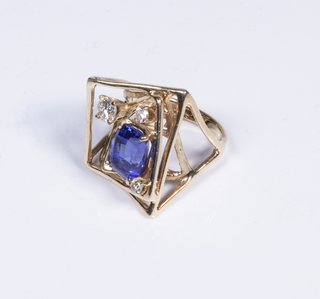 Appraisal: K YELLOW GOLD AND TANZANITE RING Contemporary geometric D freeform