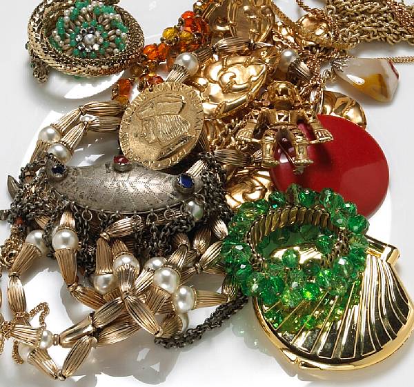 Appraisal: A collection of costume jewelry and objects