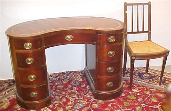 Appraisal: Kidney shaped desk early th C mahogany and mahogany veneer