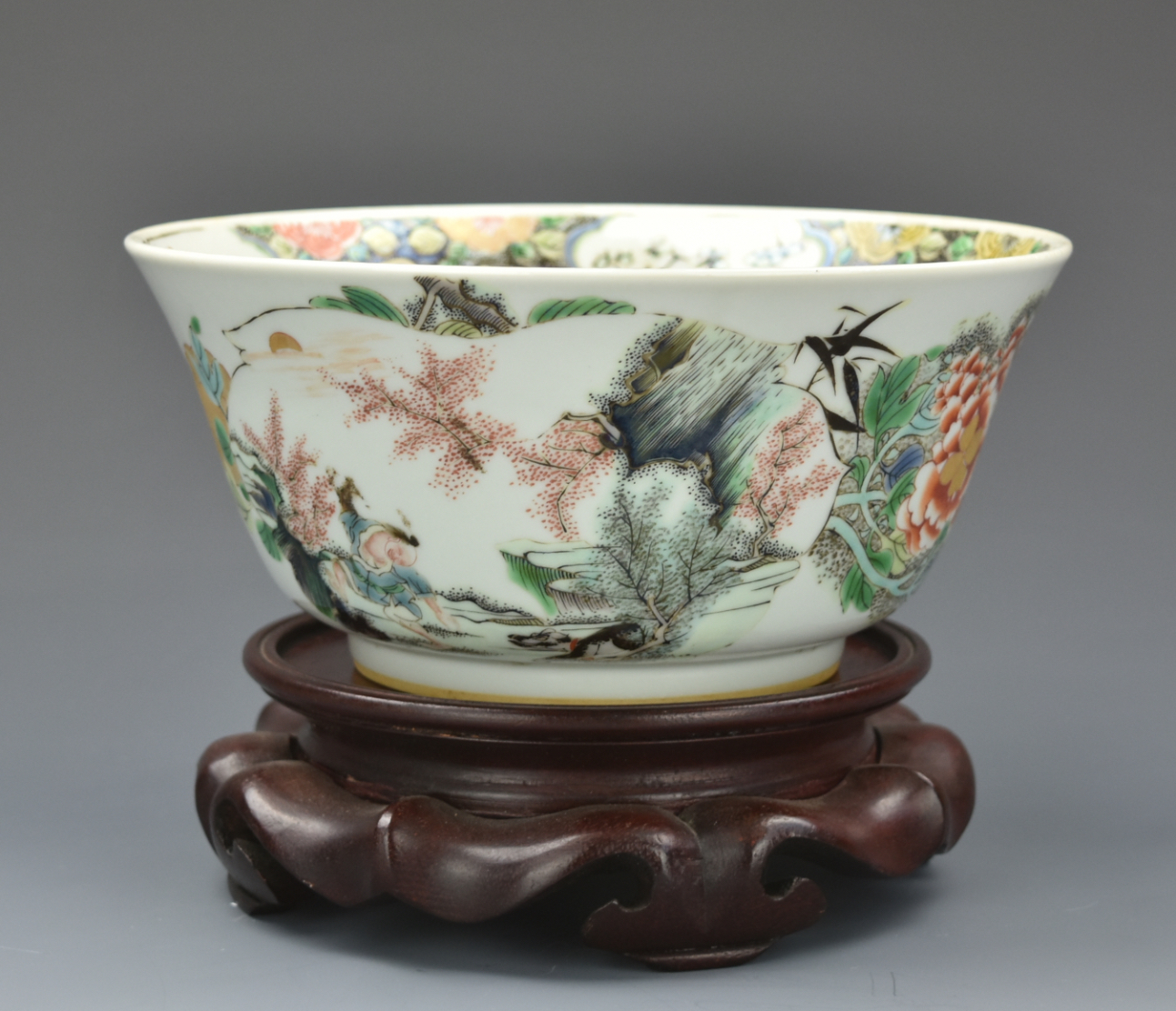 Appraisal: CHINESE FAMILLE VERTE BOWL W KANGXI MARK A porcelain bowl