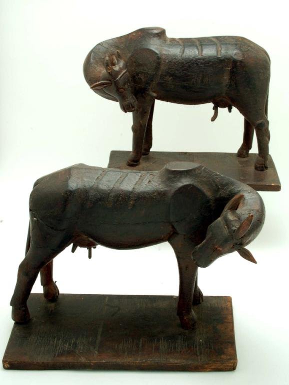 Appraisal: A pair of African wood carvings of wildebeests both rear