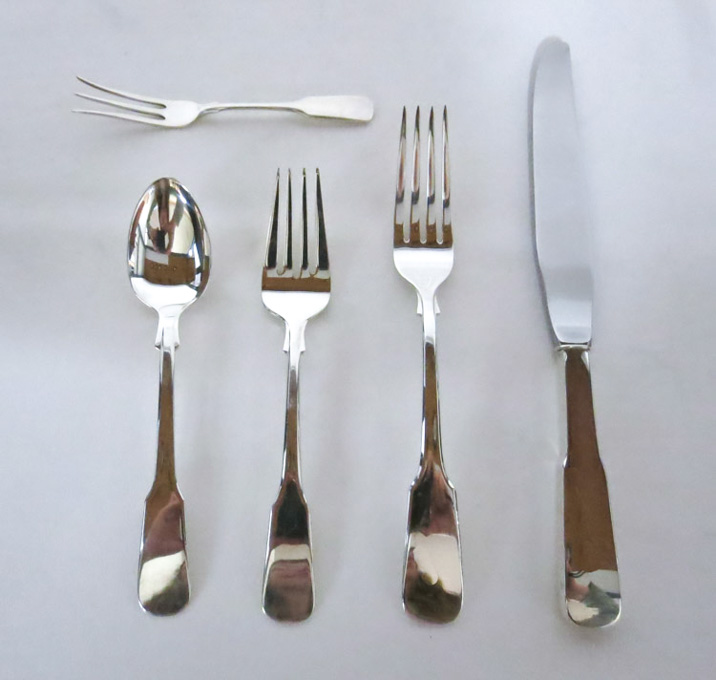 Appraisal: INTERNATIONAL STERLING SILVER FLATWARE SET with storage case forty-one pieces