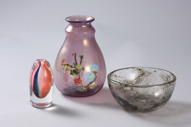 Appraisal: Clear glass bowl with internal filaments and an amethyst vase