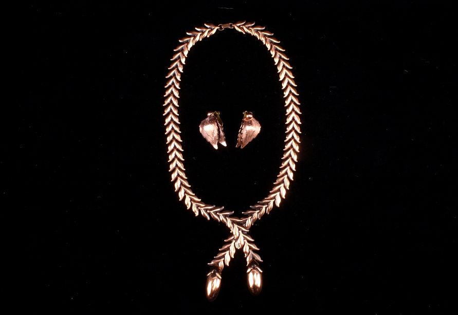 Appraisal: Copper Leaf Link Necklace and Earrings This lot features a