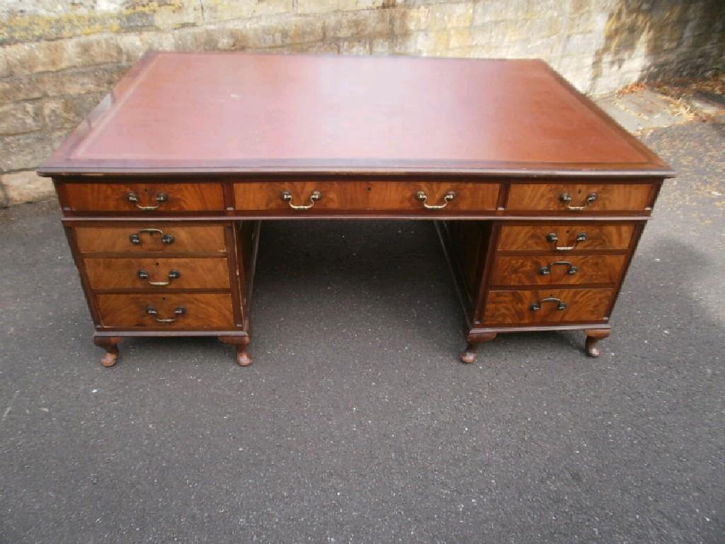 Appraisal: A early thC mahogany partner's desk with a brown leatherette