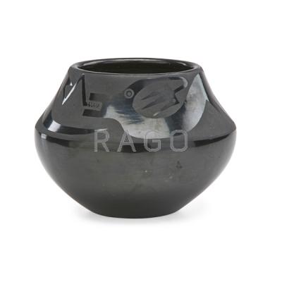 Appraisal: SAN ILDEFONSO BLACKWARE POT Condition Report