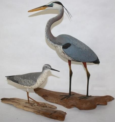 Appraisal: TWO DECORATIVE WOODEN BIRD CARVINGS BY RANDY ANDELAINE FISHER DENNIS