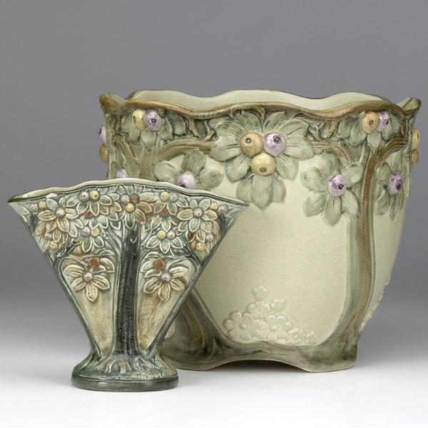 Appraisal: WELLER Voile fan vase and jardiniere flake to vase Kiln