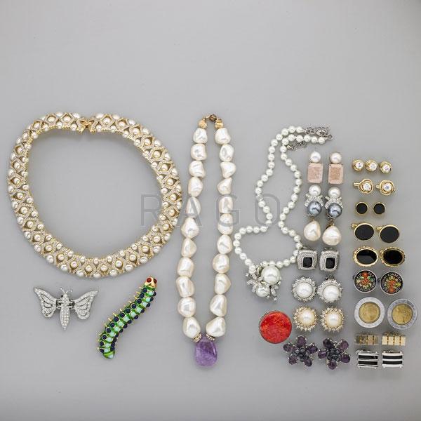 Appraisal: GROUP OF COSTUME JEWELRY AND GENT'S ACCESSORIES Condition Report