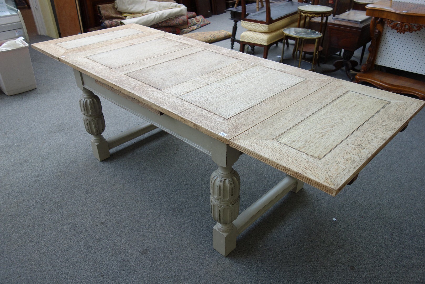 Appraisal: A th century style oak extending dining table the scrubbed