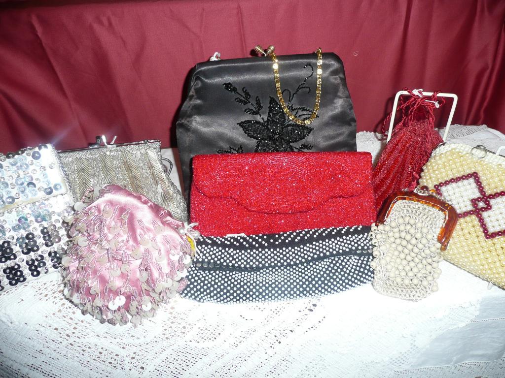 Appraisal: A collection of decorative ladies evening bags in various styles