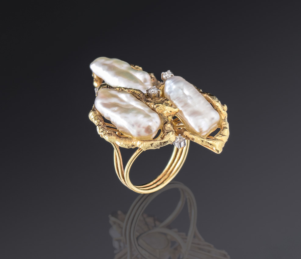 Appraisal: BIWA PEARL AND DIAMOND RING K yellow gold ring with