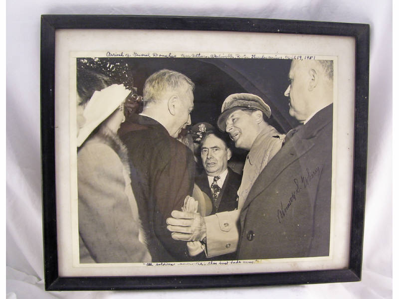 Appraisal: Photo of General Douglas MacArthur w signatures Arrival of Gen