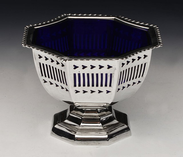 Appraisal: AN OPEN SILVER BON BON DISH of shaped octagonal form