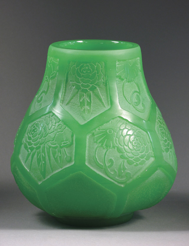 Appraisal: A HEAVY STEUBEN ART DECO GLASS VASE The green jade