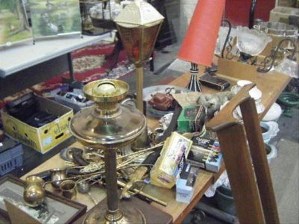 Appraisal: A 's table lamp sold as parts together with a