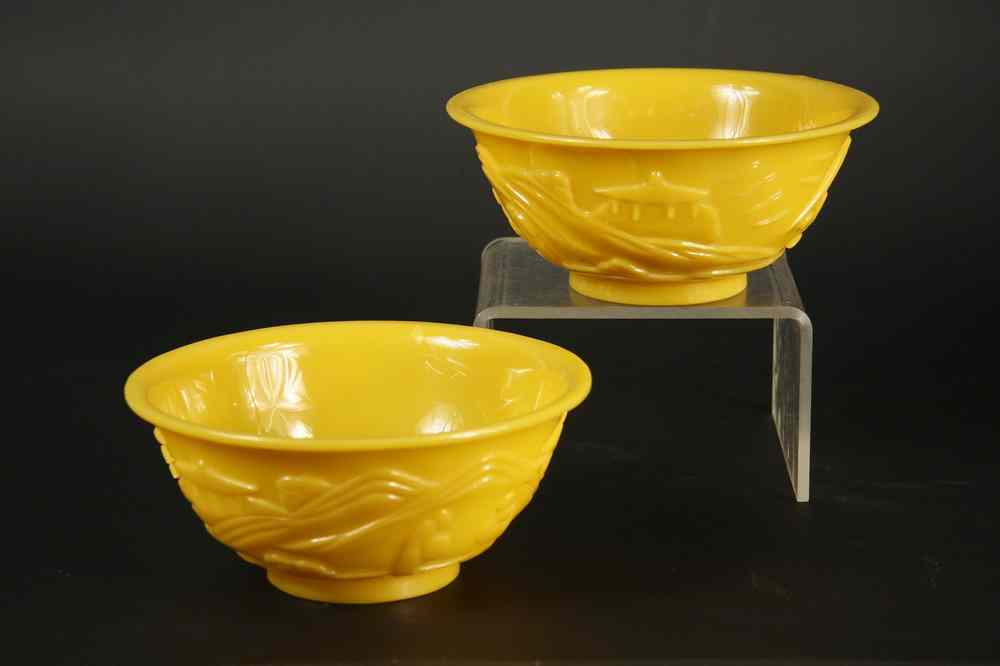 Appraisal: CHINESE BOWLS - Important pair of th c Chinese Imperial