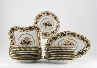 Appraisal: A Worcester part dinner service with scalloped edges painted with