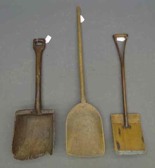 Appraisal: Lot early wooden shovels