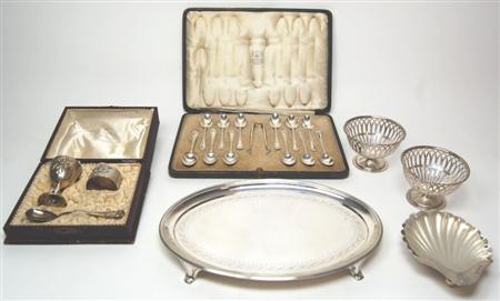 Appraisal: A small collection of items to include an oval waiter