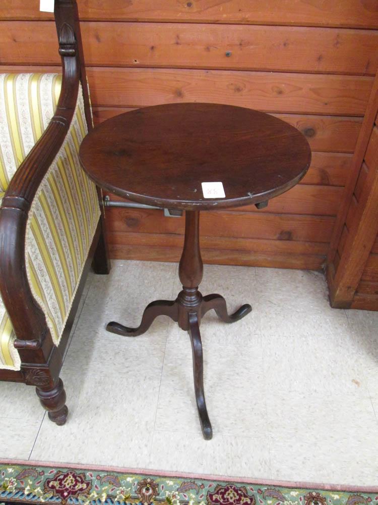 Appraisal: A ROUND TILT-TOP OCCASIONAL TABLE th century standing on tripod