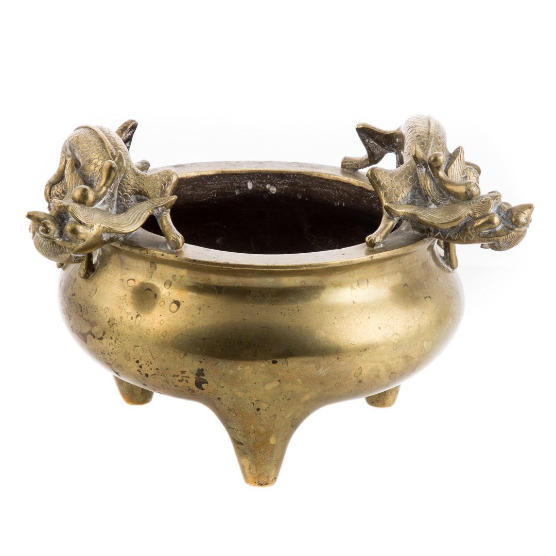 Appraisal: Chinese bronze censer th century or earlier with double dragon