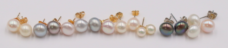 Appraisal: JEWELRY PR OF KT GOLD PEARL STUDS assorted pair of