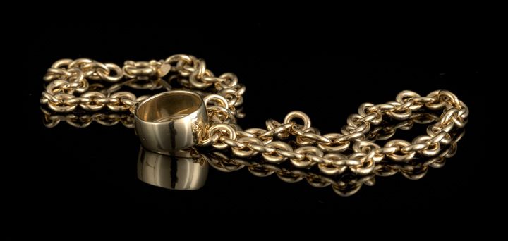 Appraisal: Milnor Eighteen-Karat Yellow Gold Chain and Band Ring composed of