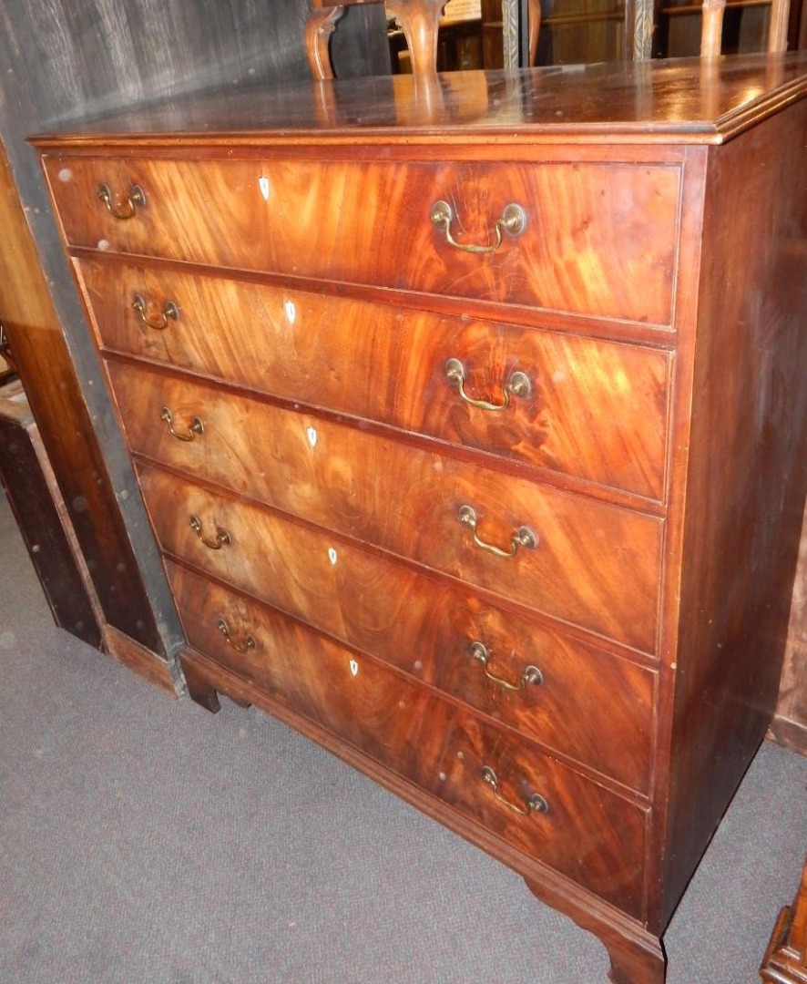 Appraisal: A George III mahogany chest of drawers the top with