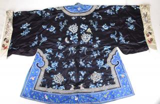 Appraisal: Th C Chinese Embroidered Silk Robe th Chinese embroidered silk