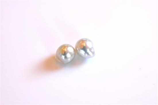 Appraisal: TWO LOOSE BAROQUE SOUTH SEA PEARLS