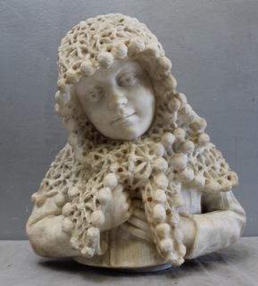 Appraisal: A Fine Italian Marble Carved Sculpture of a Girl The