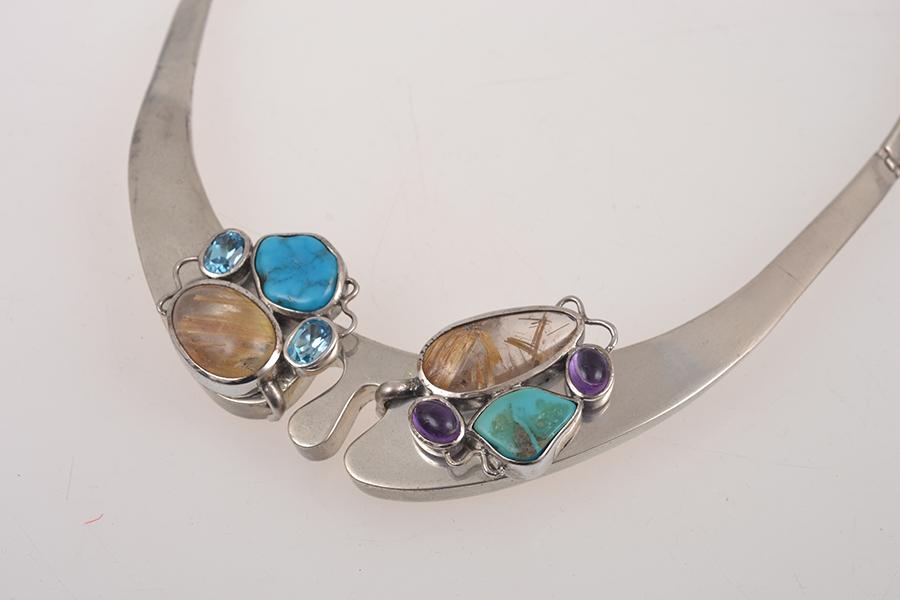 Appraisal: A GEMSTONE NECKLACE IN SILVER A GEMSTONE NECKLACE IN SILVER