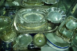 Appraisal: A quantity of assorted silver plated trays of various shapes