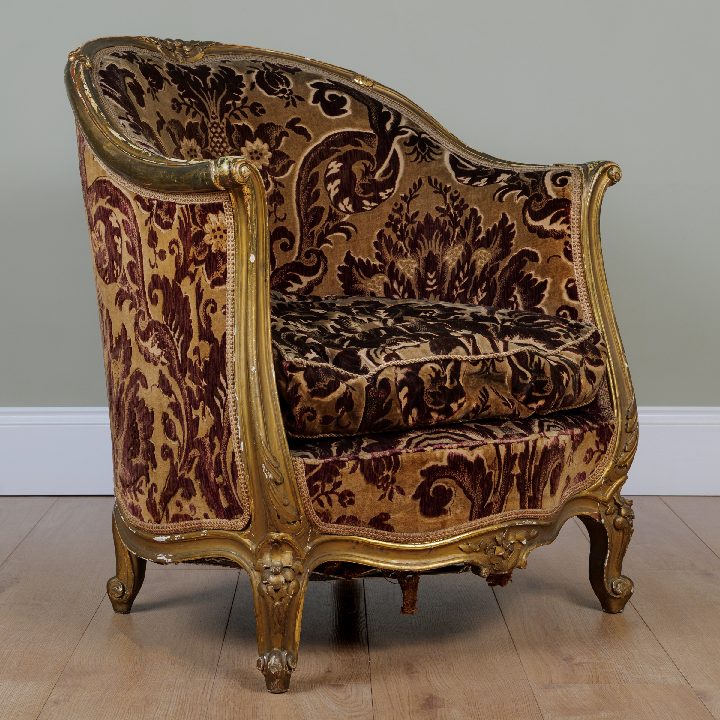 Appraisal: A gilt framed French style armchair with curving back scrolling