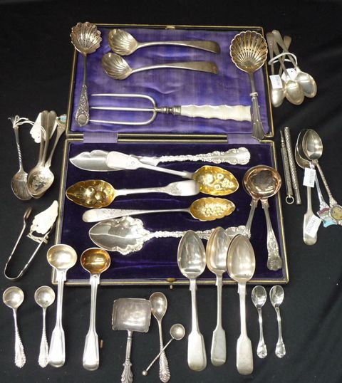 Appraisal: A quantity of th century and later sterling silver spoons