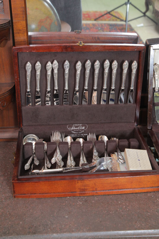 Appraisal: SET OF WESTMORLAND STERLING SILVER FLATWARE Enchanting Orchid pattern Twelve