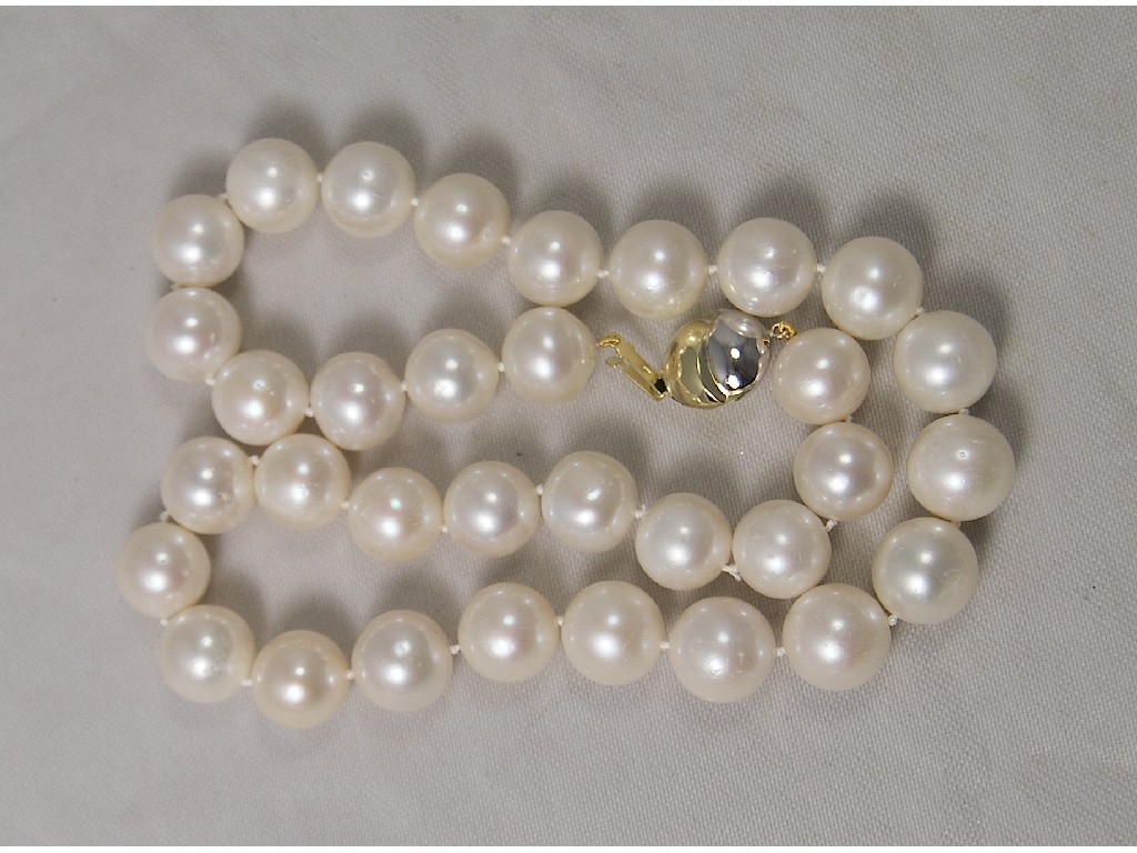 Appraisal: Single row of uniform cultured pearls - mm on yellow