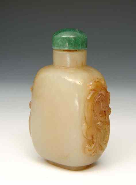 Appraisal: A CHINESE MUTTON FAT AND BROWN JADE SNUFF BOTTLE of