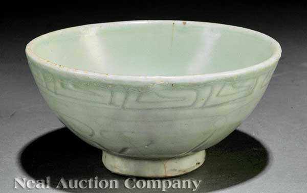 Appraisal: A Chinese Longquan Celadon Bowl Ming Dynasty - U-form body