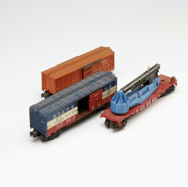 Appraisal: LIONEL TRAIN CARS ACCESSORIES A State of Maine car and