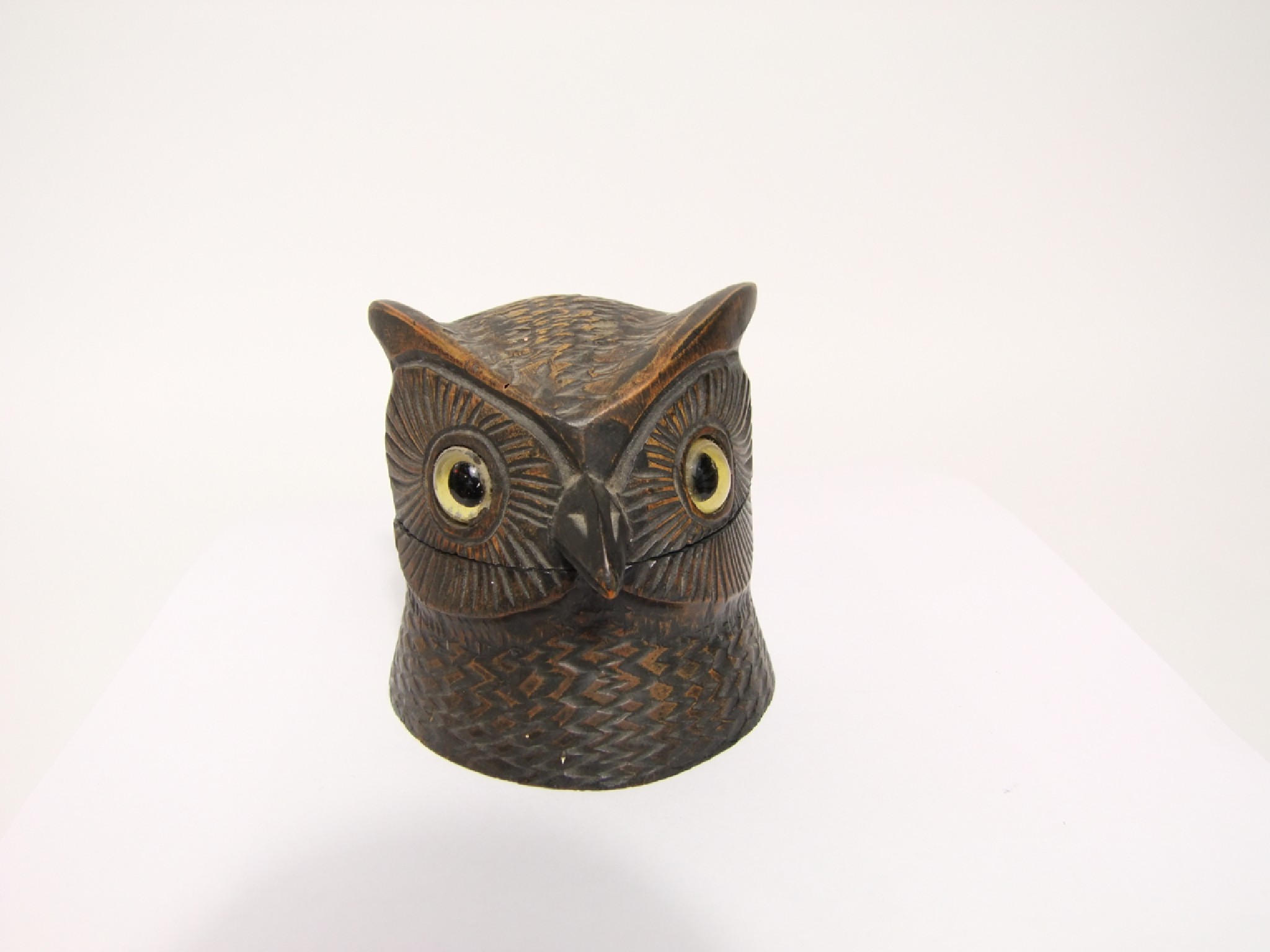 Appraisal: A timber inkwell in the form of an owl's head