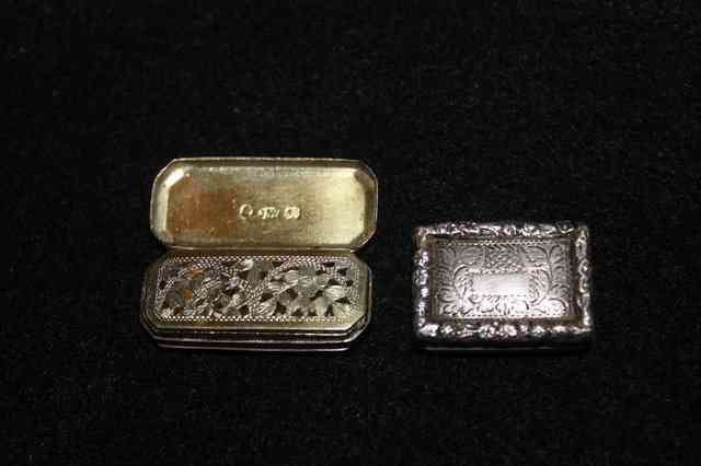 Appraisal: AN EARLY TH CENTURY SILVER VINAIGRETTE with engine turned decoration