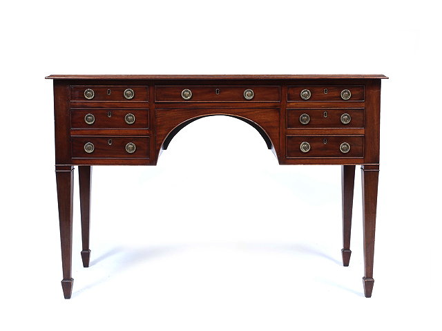 Appraisal: A MAHOGANY DRESSING TABLE the central knee hole surrounded by